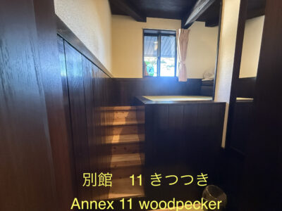 きつつき,ステンドグラス