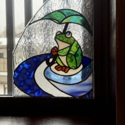 かえる,ステンドグラス