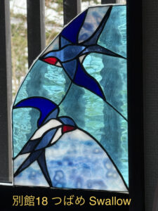 つばめ,ステンドグラス