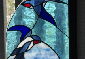 つばめ,ステンドグラス