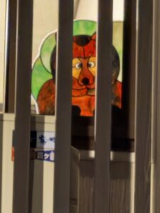 くま，フクロウ、ステンドグラス