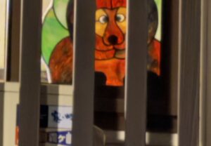 くま，フクロウ、ステンドグラス